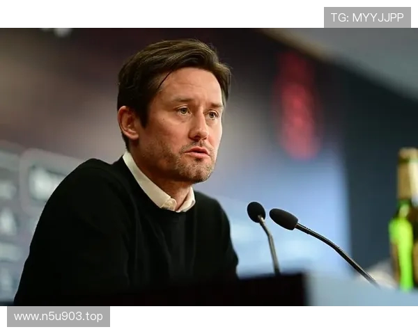 阿森纳传奇罗西基突发心脏问题入ICU自述多重压力导致健康恶化 阿森纳传奇罗西基突发心脏问题入ICU自述多重压力导致健康恶化