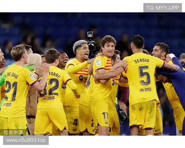 💡早报：巴萨力压群雄提前问鼎西甲冠军再现宇宙队辉煌荣耀时刻